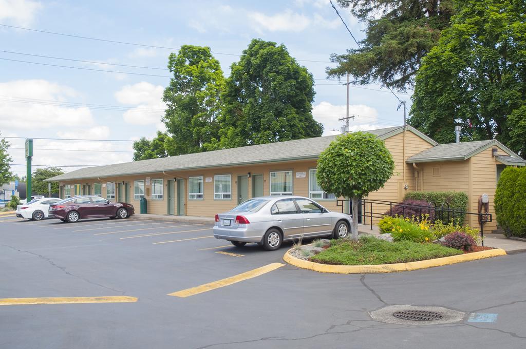 Nordic Inn And Suites Portland Exterior photo